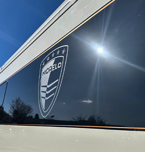 PWF Lackschutzfolie in Schwarz als Alternative zur Glasbeplankung